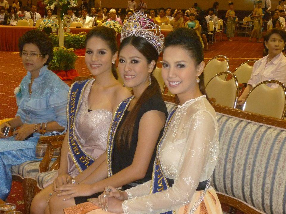 รามคำแหงรณรงค์ใส่ผ้าไทย