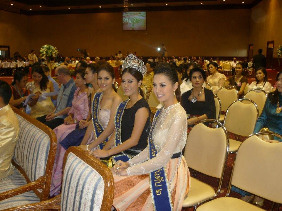 รามคำแหงรณรงค์ใส่ผ้าไทย
