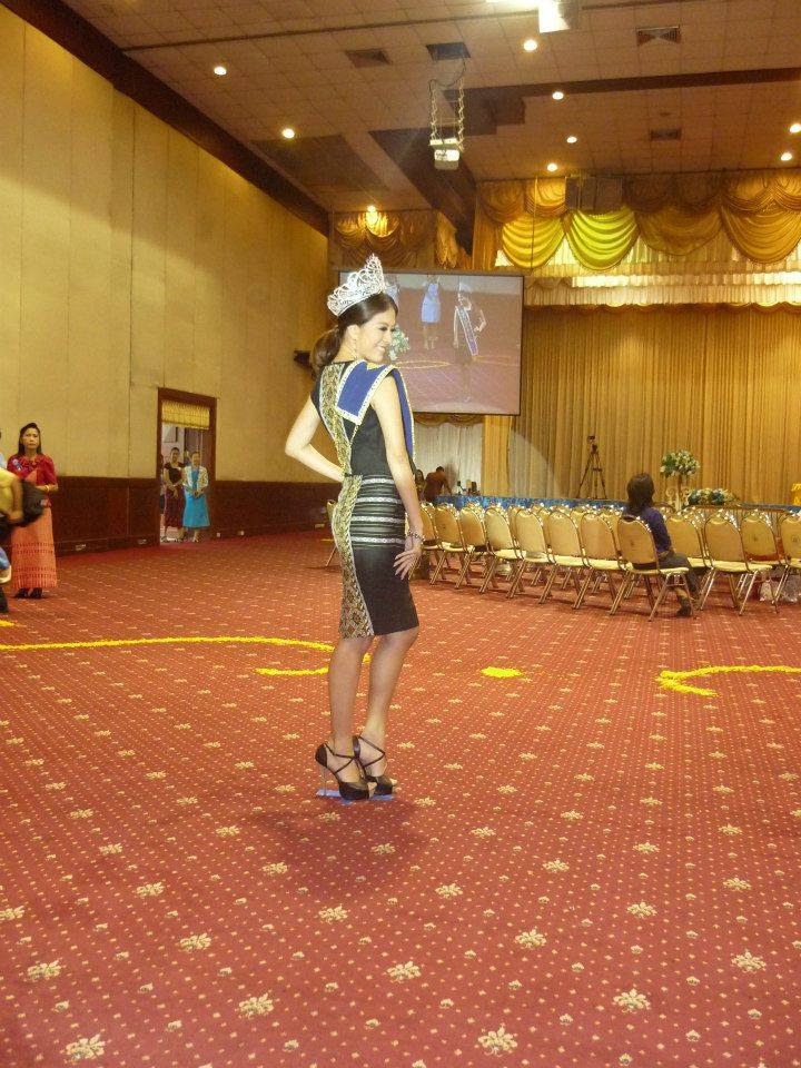 รามคำแหงรณรงค์ใส่ผ้าไทย
