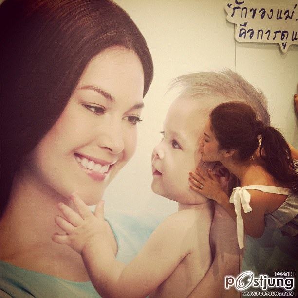 Instagram  พอลล่า