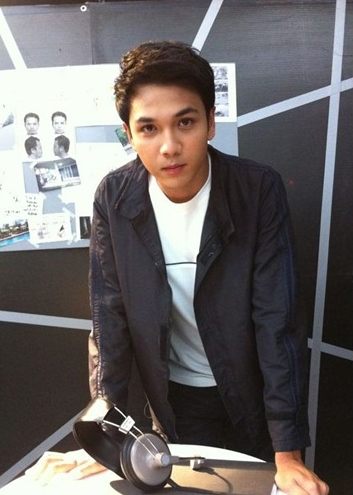 ธีรภัทร์ แย้มศรี