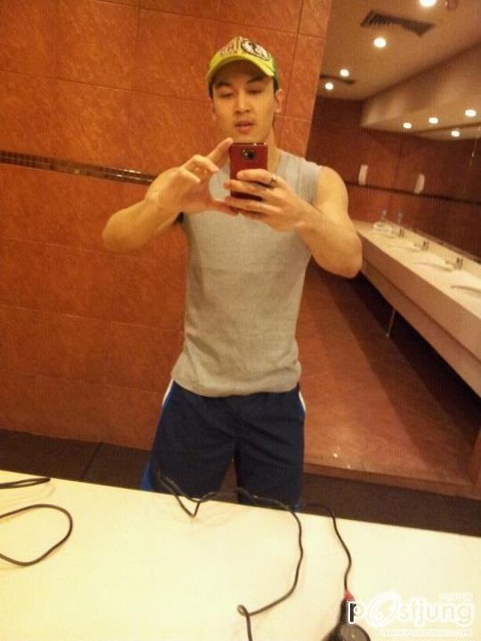 น้องป๋อง พ่อค้าแซ่บข้าวมันไก่