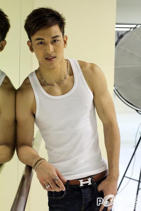 น้องป๋อง พ่อค้าแซ่บข้าวมันไก่