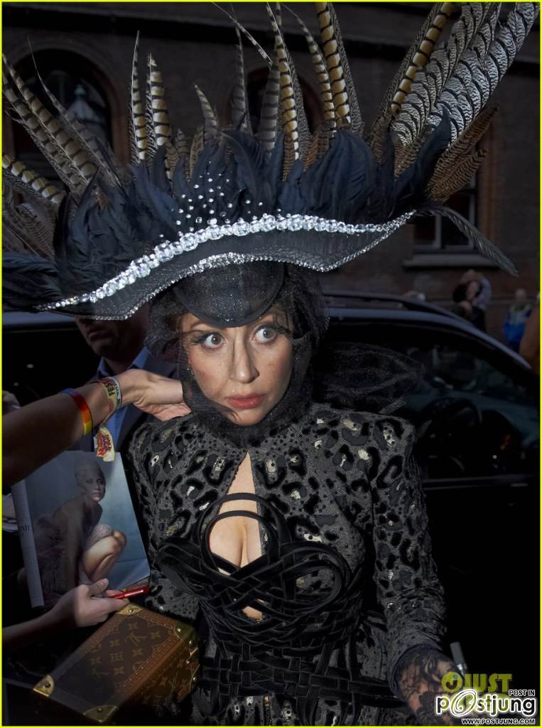 Lady Gaga's New Tattoo Revealed!