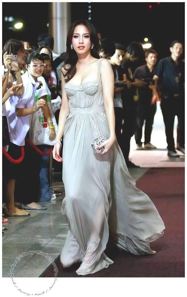 ชุดออกงาน ดาราหญิง