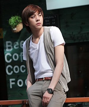 แฟชั่น เสื้อกั๊ก สำหรับ หนุ่มๆอบอุ่น