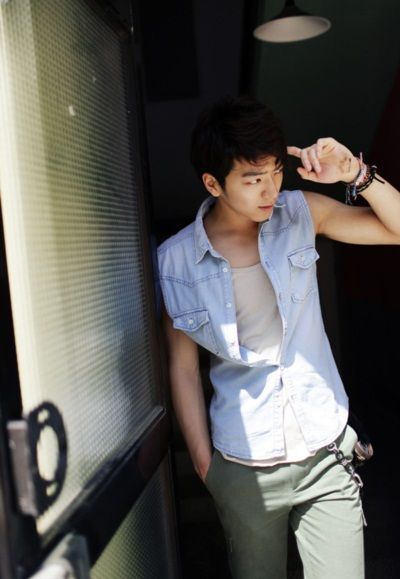แฟชั่น เสื้อกั๊ก สำหรับ หนุ่มๆอบอุ่น