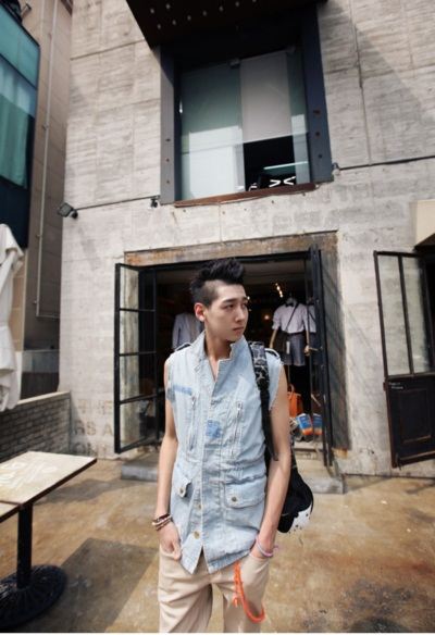 แฟชั่น เสื้อกั๊ก สำหรับ หนุ่มๆอบอุ่น
