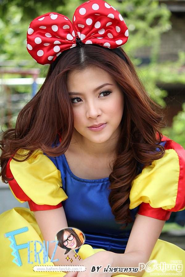 ใบเฟิร์น พิมพ์ชนก ใบเฟิร์น กองถ่ายลูกไม้หลากสี