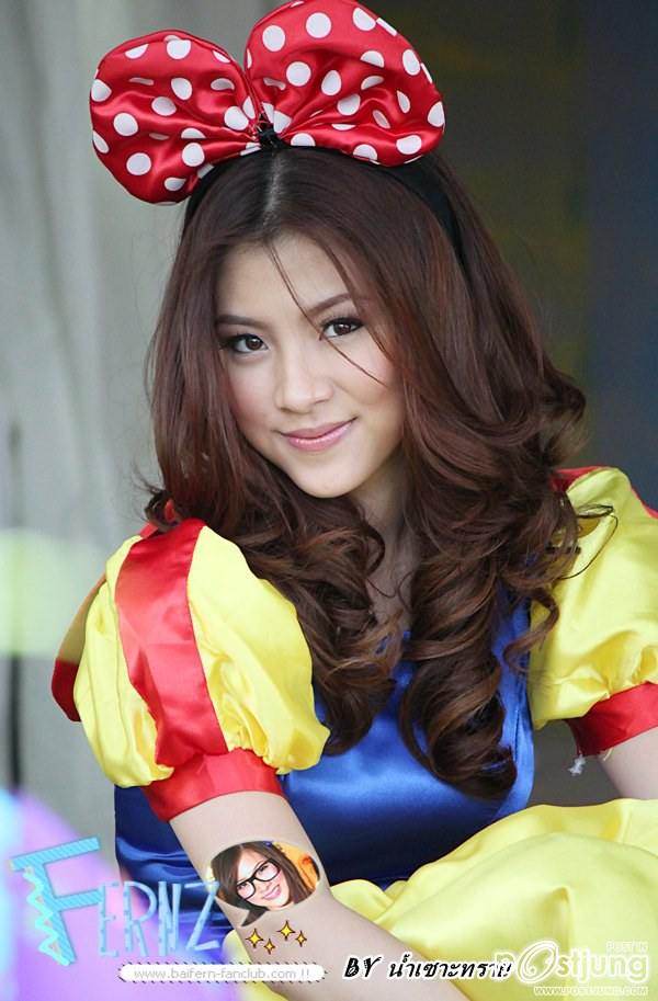 ใบเฟิร์น พิมพ์ชนก ใบเฟิร์น กองถ่ายลูกไม้หลากสี