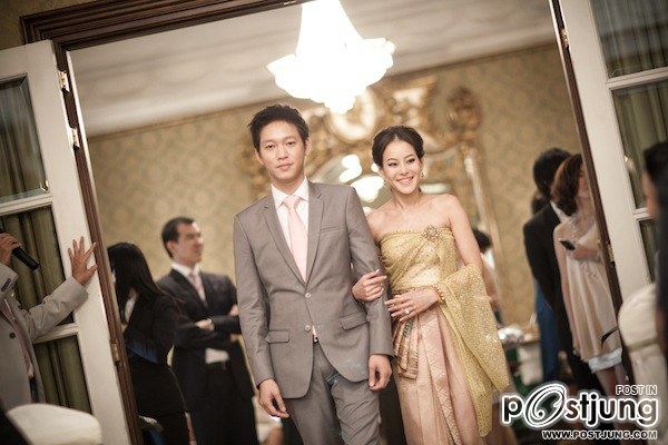 เจ้าสาวแสนสวยในชุดไทย