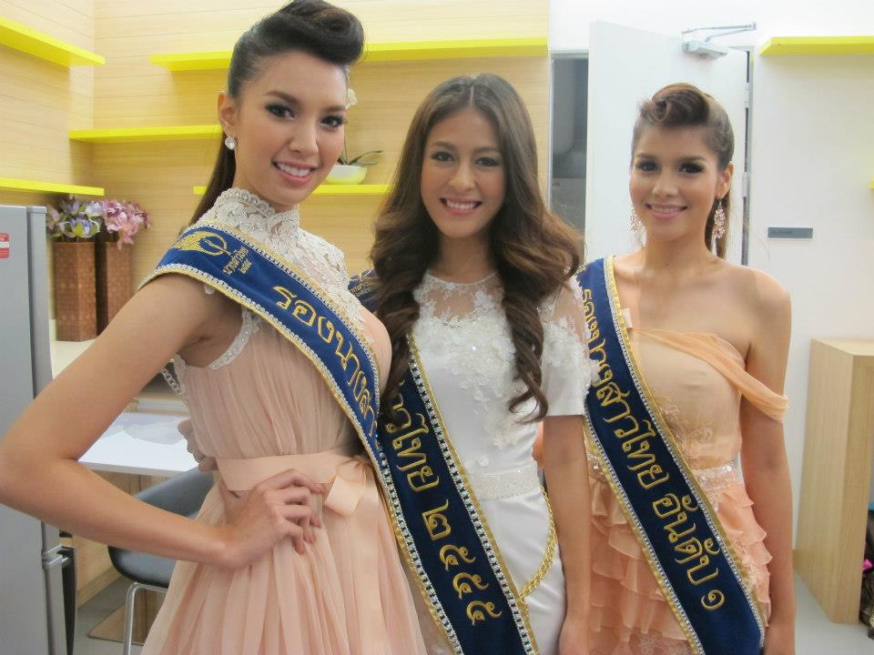 นางสาวไทย ๒๕๕๕ และรองทั้งสอง ร่วมงานเลี้ยง วปส.รุ่นที่ 2