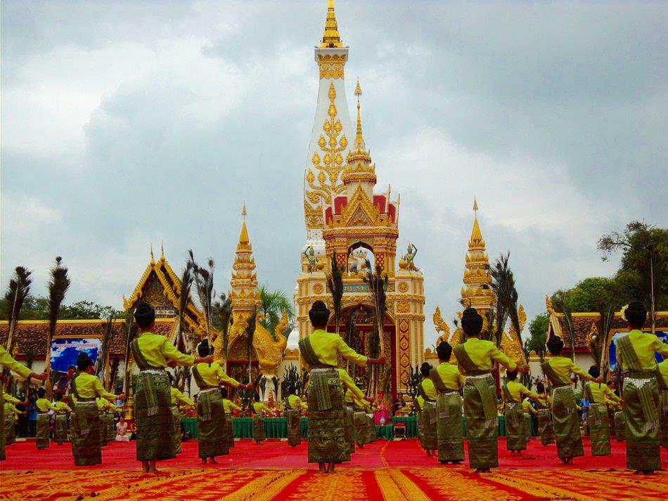 ประเพณีรำบูชาพระธาตุพนม