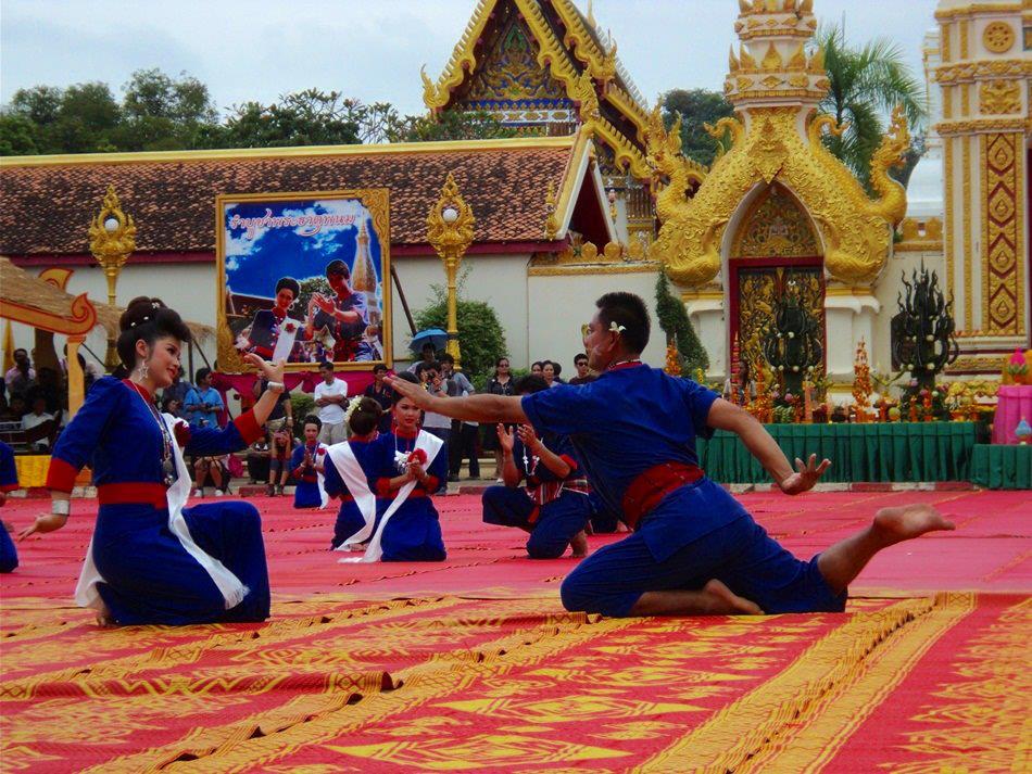 ประเพณีรำบูชาพระธาตุพนม