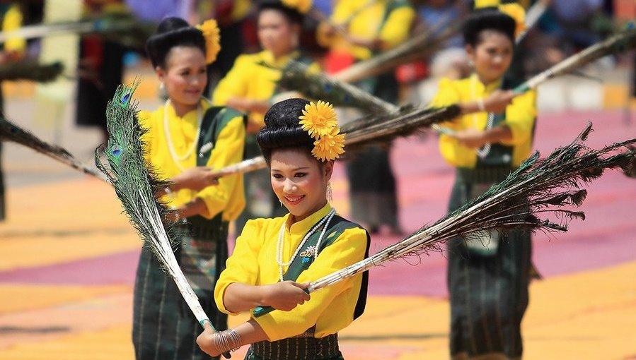 ประเพณีรำบูชาพระธาตุพนม