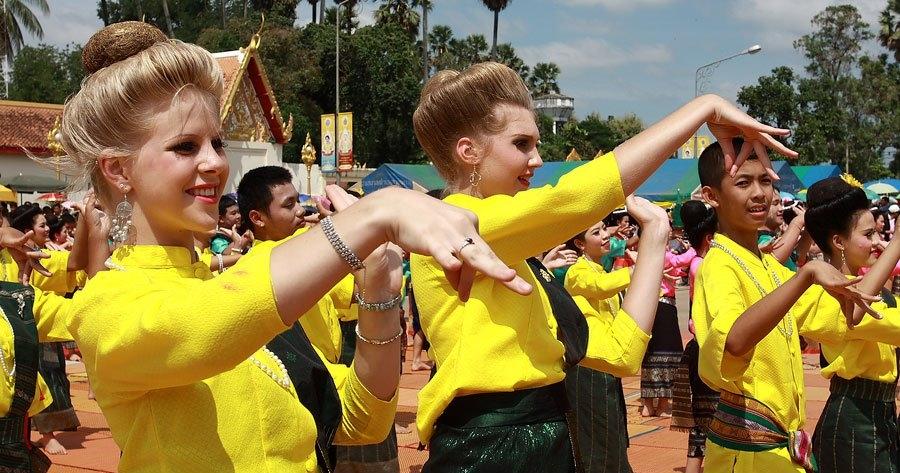 ประเพณีรำบูชาพระธาตุพนม