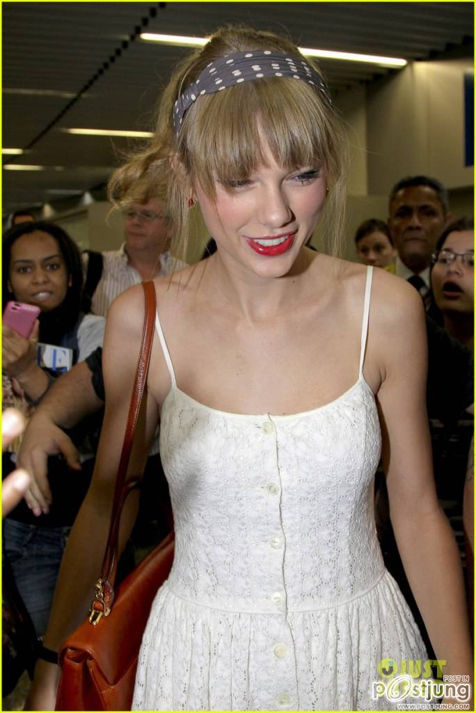 Taylor Swift: Canadian Country Music Awards!