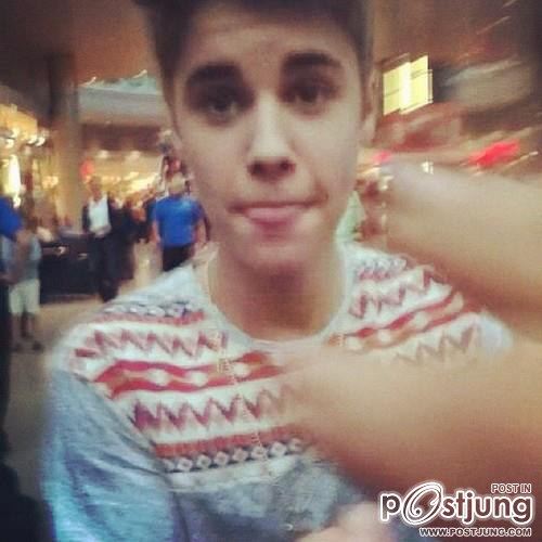 ภาพล่าสุดของ Justin Bieber หล่อๆใสๆ แวะไปเปิดคอนเสิร์ตเล็กๆที่สนามบินแฟรงเฟิร์ท เยอรมัน !!