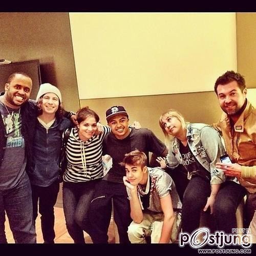 ภาพล่าสุดของ Justin Bieber หล่อๆใสๆ แวะไปเปิดคอนเสิร์ตเล็กๆที่สนามบินแฟรงเฟิร์ท เยอรมัน !!