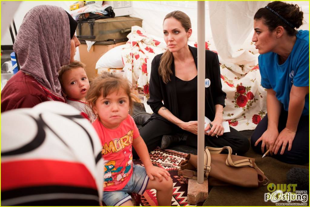 Angelina Jolie Meets Syrian Refugee Children in Turkey