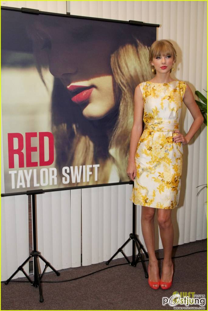 Taylor Swift Makes Billboard History Again!