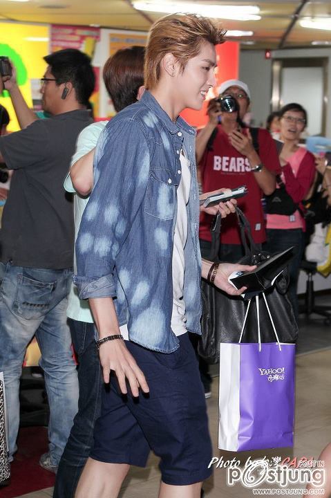 kris EXO M's Kris Heading Back To Korea