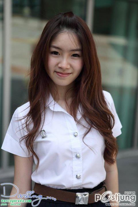 ดาราในชุดนักศึกษา