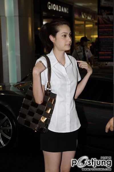 ดาราในชุดนักศึกษา