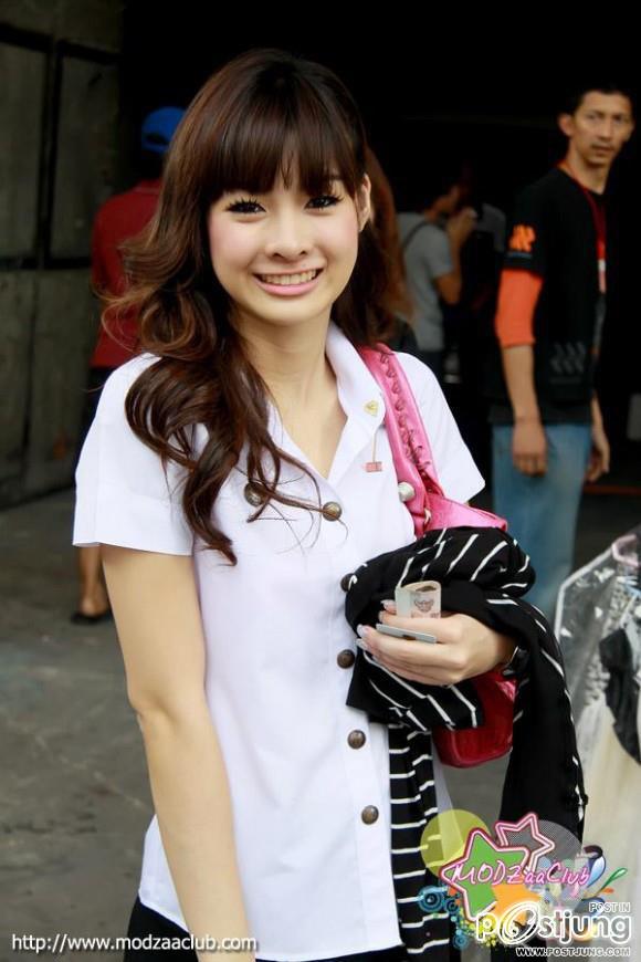ดาราในชุดนักศึกษา