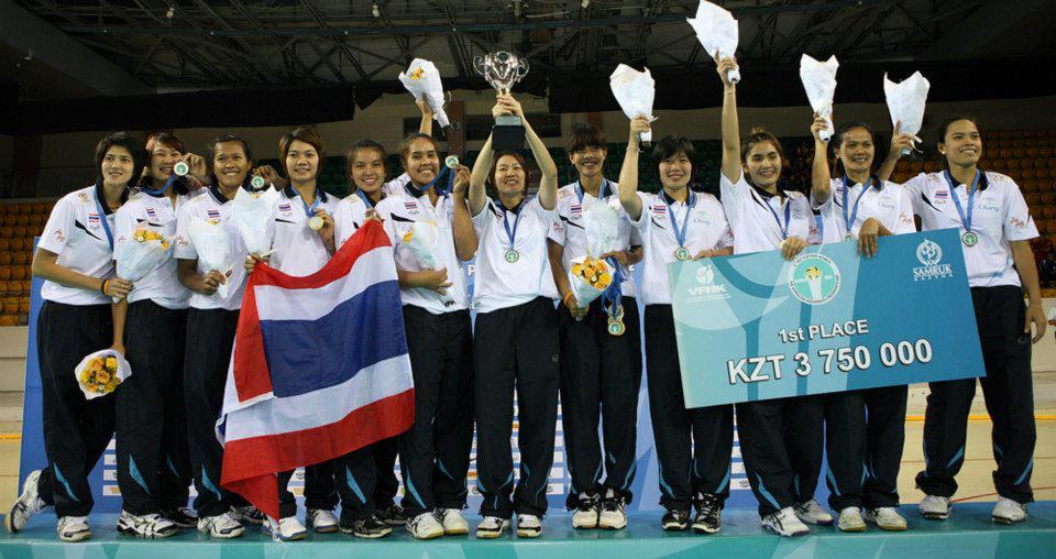[PIC] บรรยากาศนักตบสาวไทยเดินทางกลับ