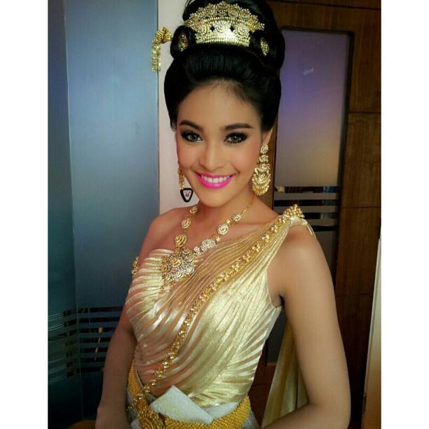 ฝนทิพย์เธอใส่ชุดไทยสวยมาก