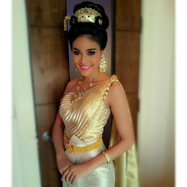 ฝนทิพย์เธอใส่ชุดไทยสวยมาก