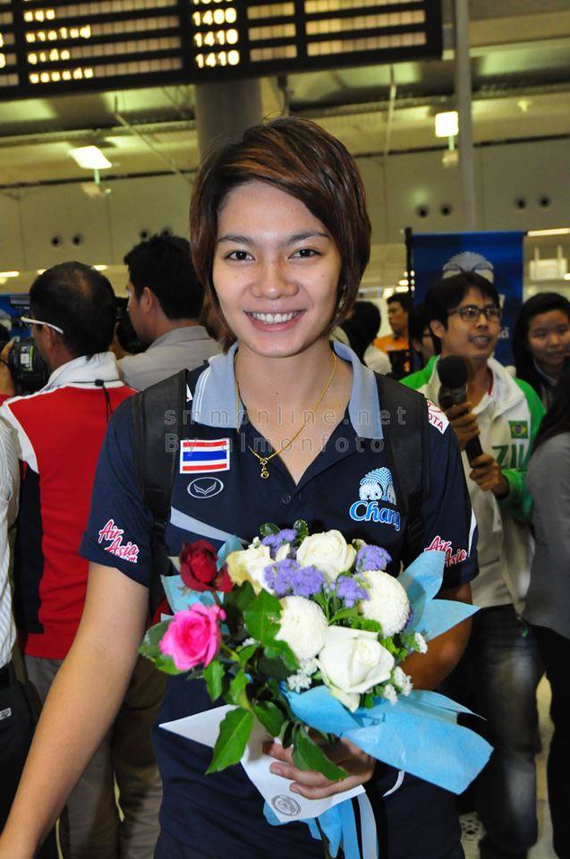 [PIC] วอลเล่ย์บอลสาวไทยกลับถึงเมืองไทยแล้ว