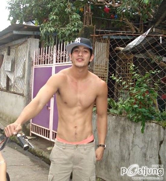 จับหนุ่มเซ็กซี่เก็บใส่กล่องกลับบ้าน
