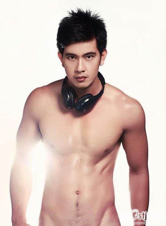จับหนุ่มเซ็กซี่เก็บใส่กล่องกลับบ้าน