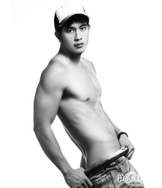 จับหนุ่มเซ็กซี่เก็บใส่กล่องกลับบ้าน