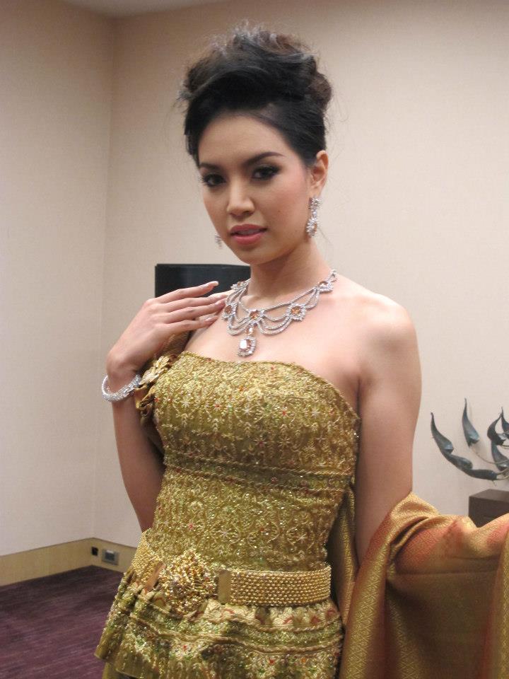 งานมัดหมี่ไหมไทย..สายใยชนบท