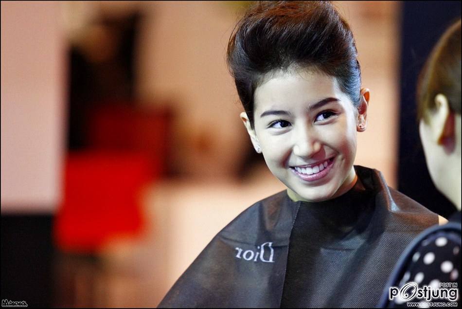 มิ้นท์ ชาลิดา @ เป็นแบบให้แต่งหน้า Dior, Central Bangna