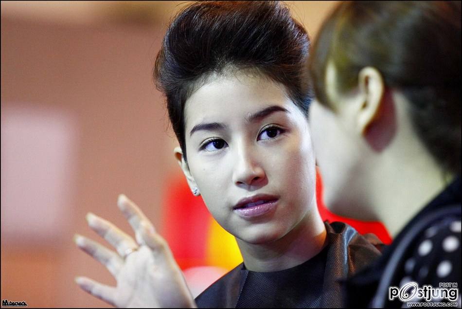 มิ้นท์ ชาลิดา @ เป็นแบบให้แต่งหน้า Dior, Central Bangna