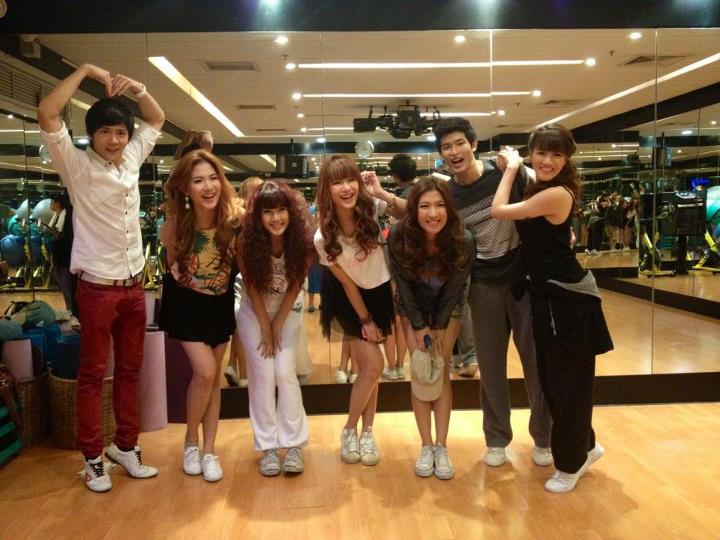 4 สาวขายาววง  Olives  ควง ตูมตาม ร่วม feat เพลงใหม่  'แพ้คนขี้เหงา'