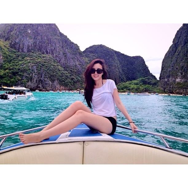 แพมแพม ดาราธิป ขาเธอสวยมาก สวยทั้งขา หุ่นและหน้าตา