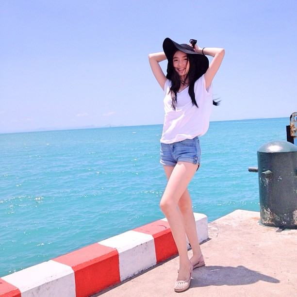 แพมแพม ดาราธิป ขาเธอสวยมาก สวยทั้งขา หุ่นและหน้าตา