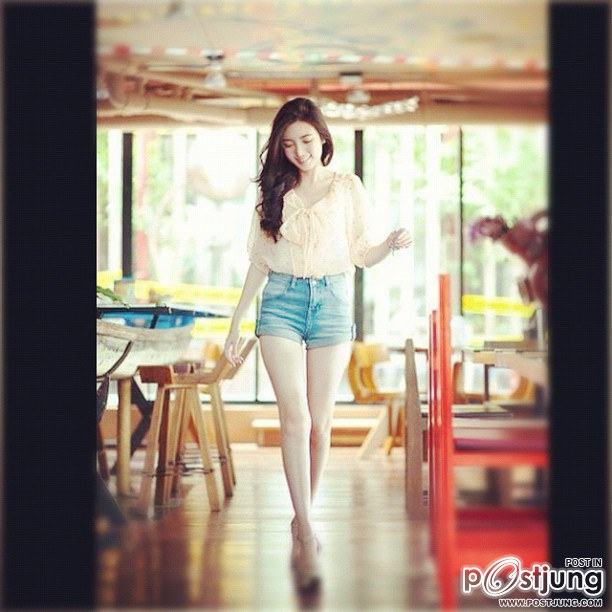 แพมแพม ดาราธิป ขาเธอสวยมาก สวยทั้งขา หุ่นและหน้าตา