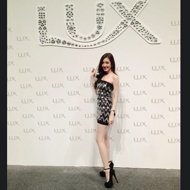 แพมแพม ดาราธิป ขาเธอสวยมาก สวยทั้งขา หุ่นและหน้าตา