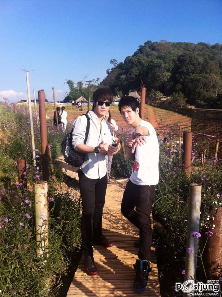 สองพี่น้องฝาแฝด เบสท์ & แบงค์