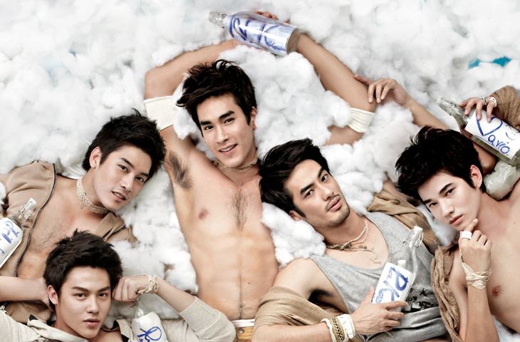 สี่บวกหนึ่งหล่อเกินพิกัด