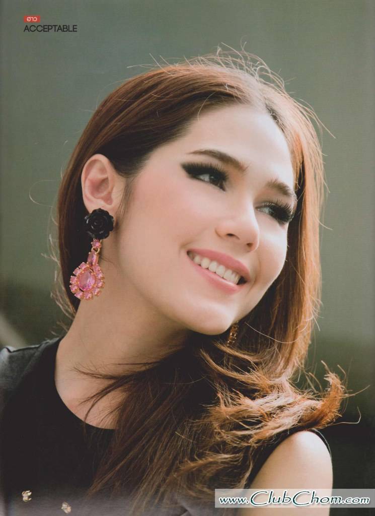 ชมพู่ อารยา ในนิตยสาร HOWE ปีที่ 1 ฉบับที่ 12 เดือนกันยายน