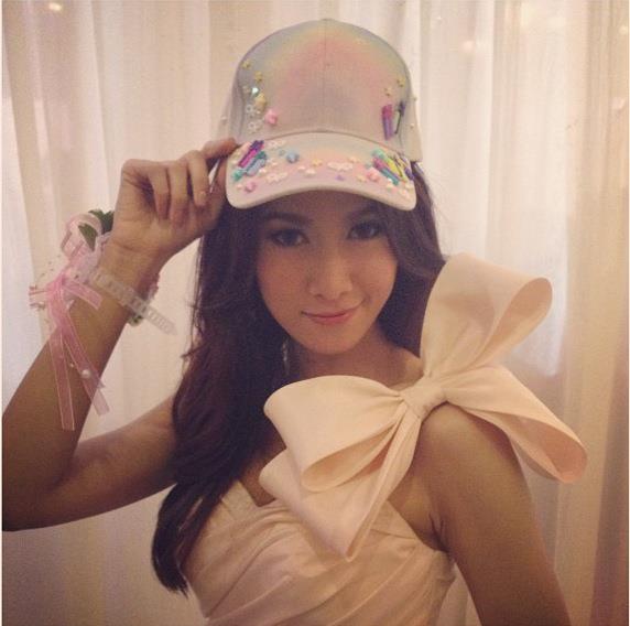 ยุ้ย จีรนันท์ มะโนแจ่มกับหมวกที่กำลังฮิต