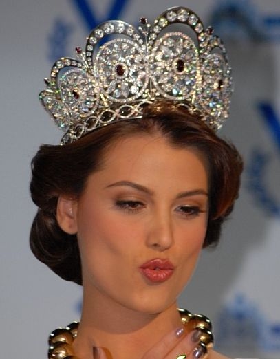 สเตฟาเนีย เฟอร์นันเดซ Miss Venezuela ผู้มีใบหน้าคลาสสิค