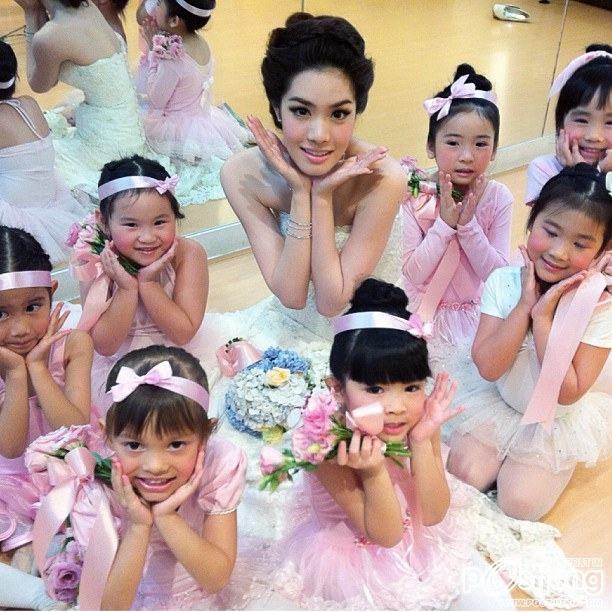 เกรซ ขาว สูง สวย